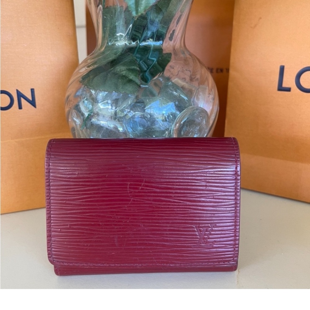 Authentic Louis Vuitton epi card holder❤️❤️❤️🩷🩷🩷💙💙💙💙